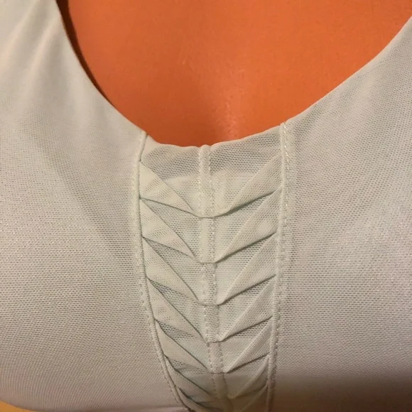 Victoria Secret Sports Bra 34D! - Picture 2 of 5